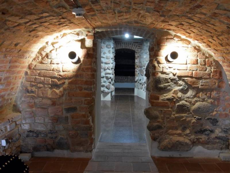 Podziemna trasa turystyczna w bazylice katedralnej w Łowiczu